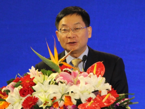 图为中国人民银行调查统计司司长盛松成