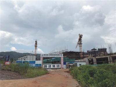 中弘安吉唐韵地产项目，由浙江国企浙江三建建设，无施工迹象。新京报记者 赵毅波 摄